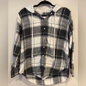 American Eagle Plaid Button Up Shacket Flannel Hoodie Black & White Size Small